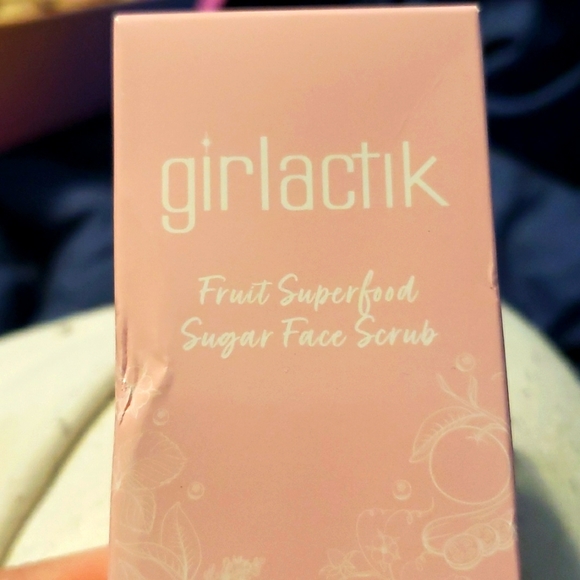 Girlactik Fruit Superfood Sugar Face Scrub NIB NEW IN BOX SLDB - Picture 1 of 8